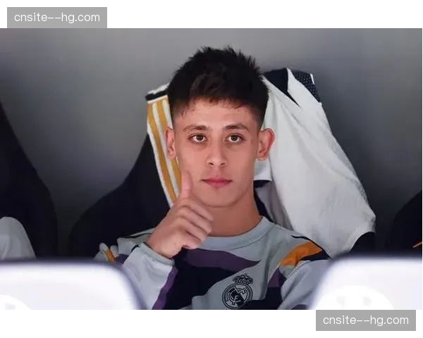 居莱尔68米惊天吊射当选月最佳，皇马小将技术天赋征服评委