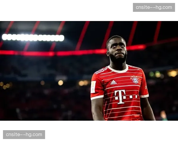 法国于帕梅卡诺红牌离场 拜仁中卫防守动作合理性受质疑 法国于帕梅卡诺红牌离场 拜仁中卫防守动作合理性受质疑